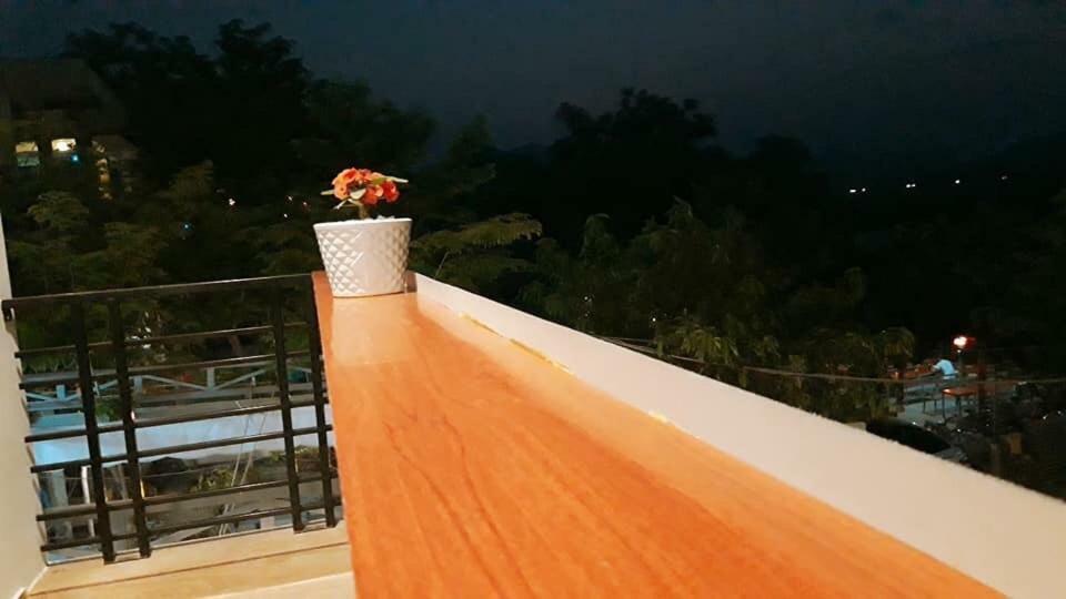 Fami Homestay Фонгня Экстерьер фото